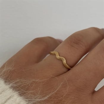 Naya - Forgyldt ring med bølget design, NAVA (One Size)